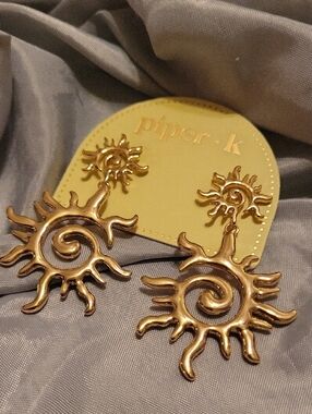 Piper·k Gold Sunburst Sun Spiral Drop Earrings Te